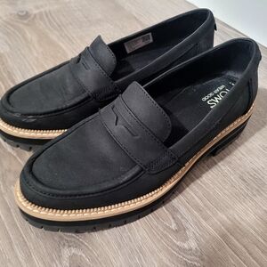TOMS Women's Black and Tan Loafers Size 7